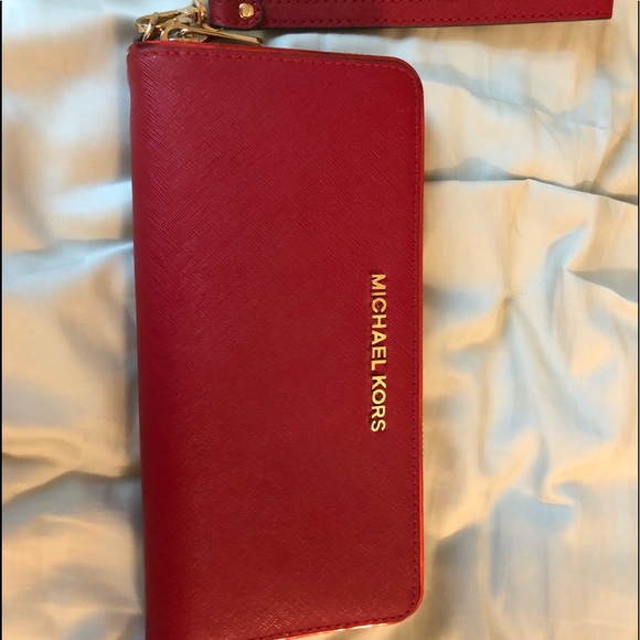 Michael Kors Handbags - Michael Kors Large ZIP Wallet